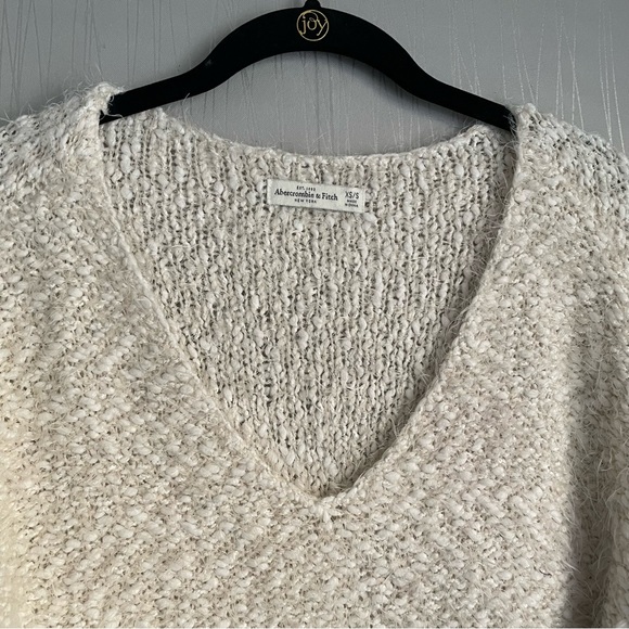 Abercrombie & Fitch v neck sweater women’s size XS/S cream oversized cozy - Picture 5 of 8